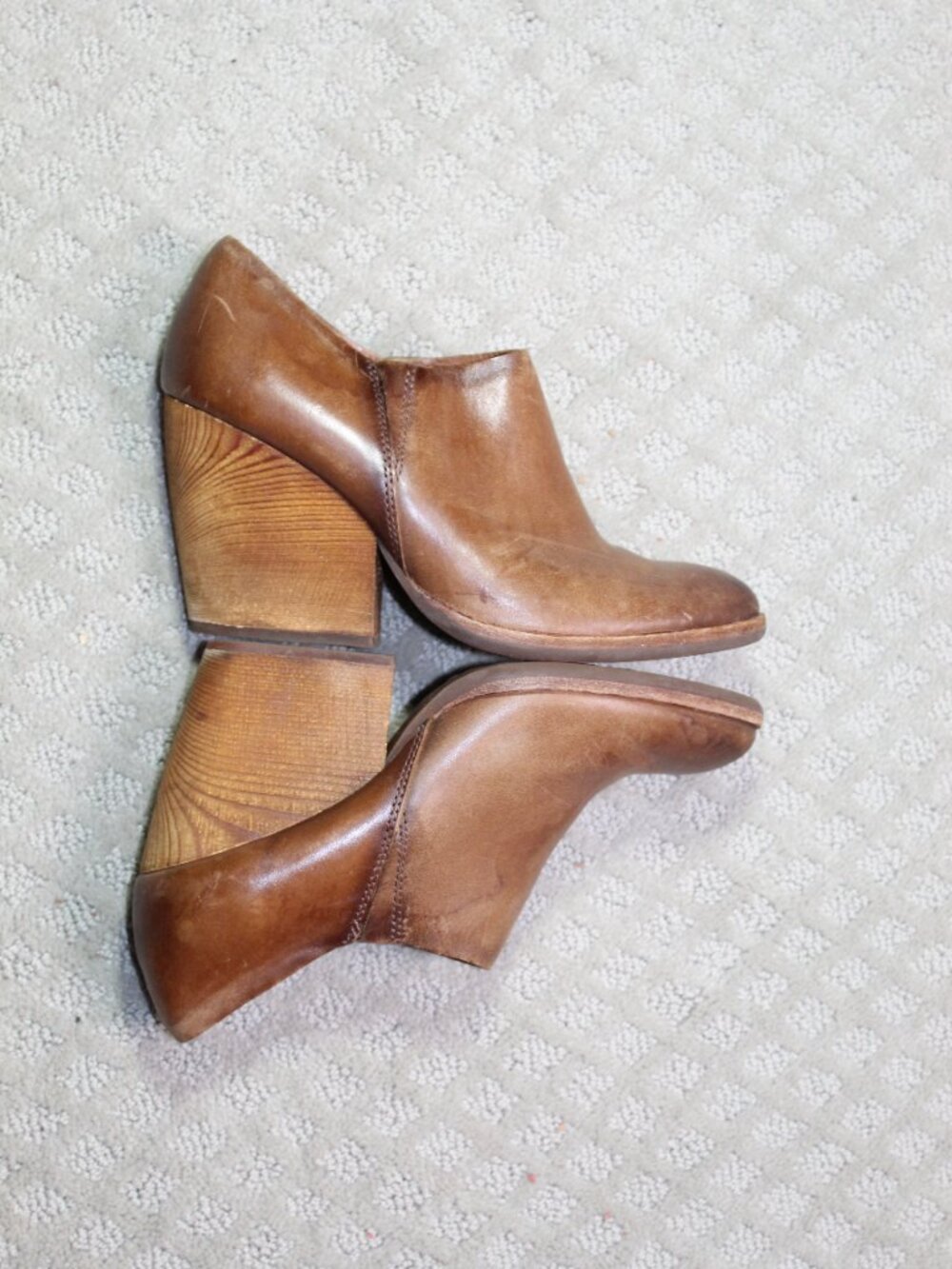 Kork Ease Size 6.5 Brown Leather Round Toe Low Bootie Wood Block Heel - Picture 4 of 6